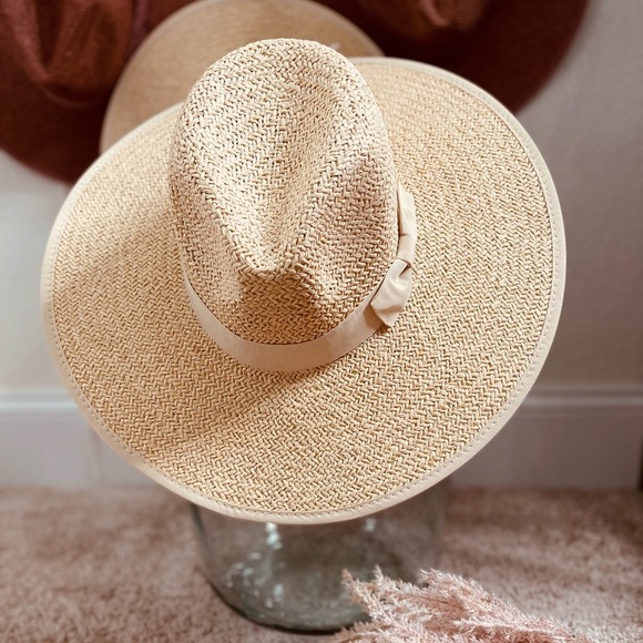Straw brim hat - Picture 4 of 8